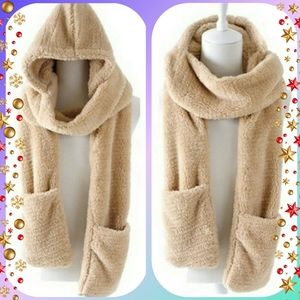 💫NWOT💫 Hooded Scarf w/ Mitten Pockets 💫